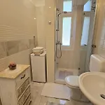 Adelle - By Guide Apartment *