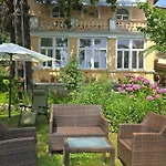 Adelle - By Guide Apartment *