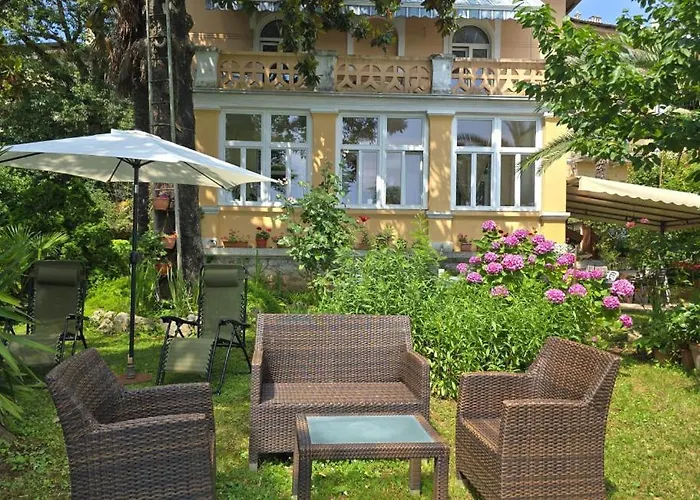 Adelle - By Guide Апартаменты *